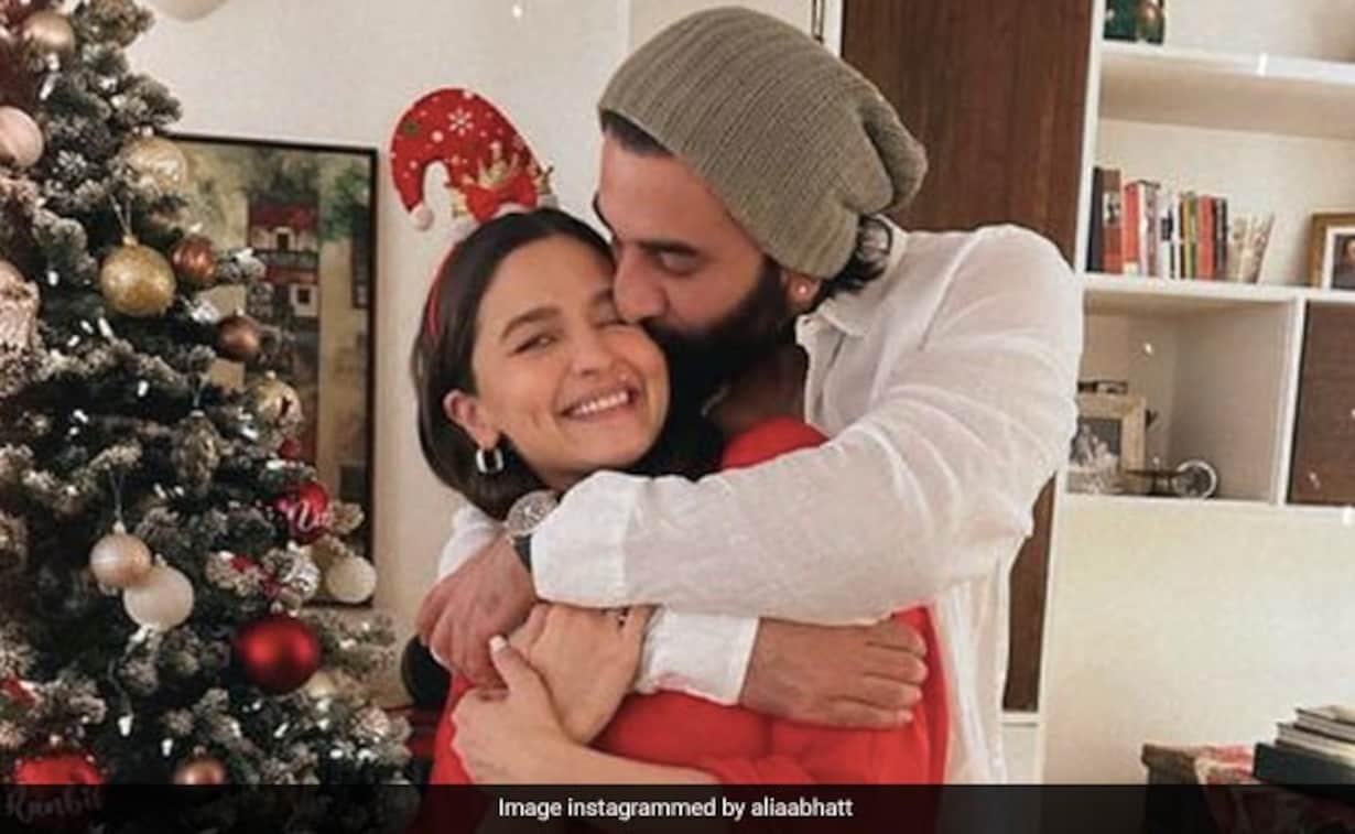 Ranbir Kapoor Kisses Alia Bhatt In New Pics From Christmas Celebrations .